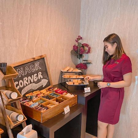 News Hotel Waru Sidoarjo Buitenkant foto