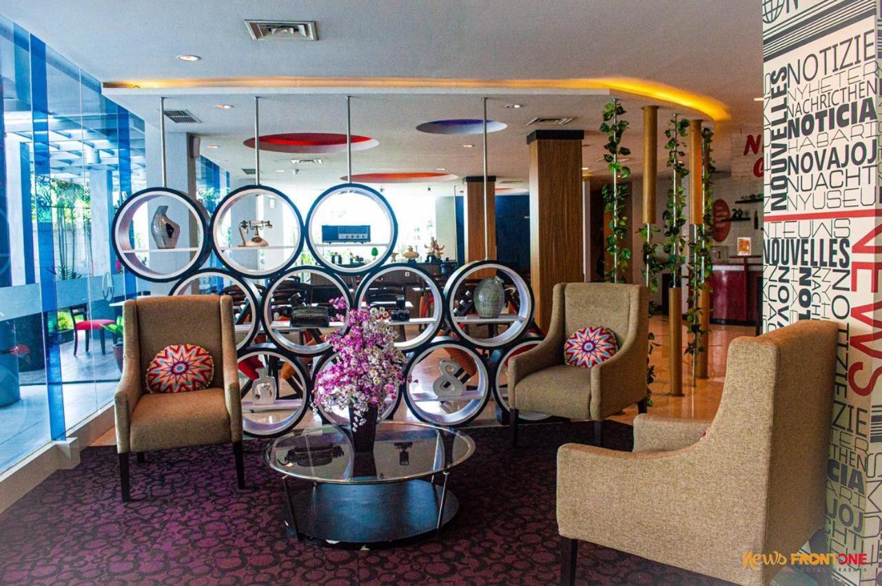 News Hotel Waru Sidoarjo Buitenkant foto
