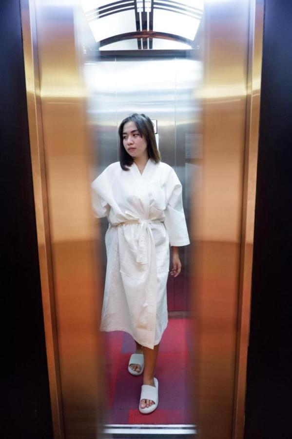 News Hotel Waru Sidoarjo Buitenkant foto