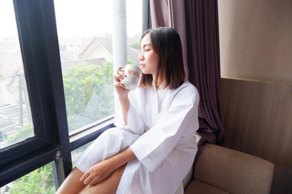 News Hotel Waru Sidoarjo Buitenkant foto