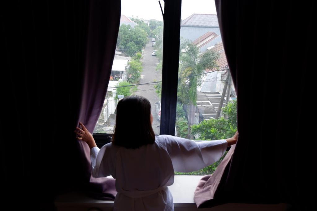 News Hotel Waru Sidoarjo Buitenkant foto