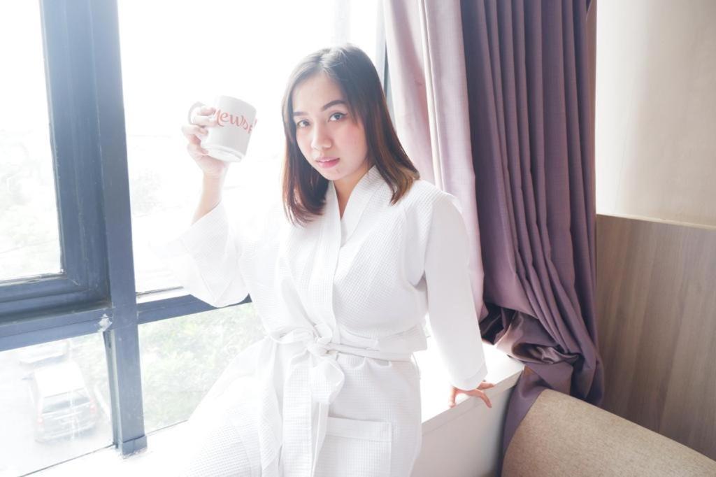 News Hotel Waru Sidoarjo Buitenkant foto