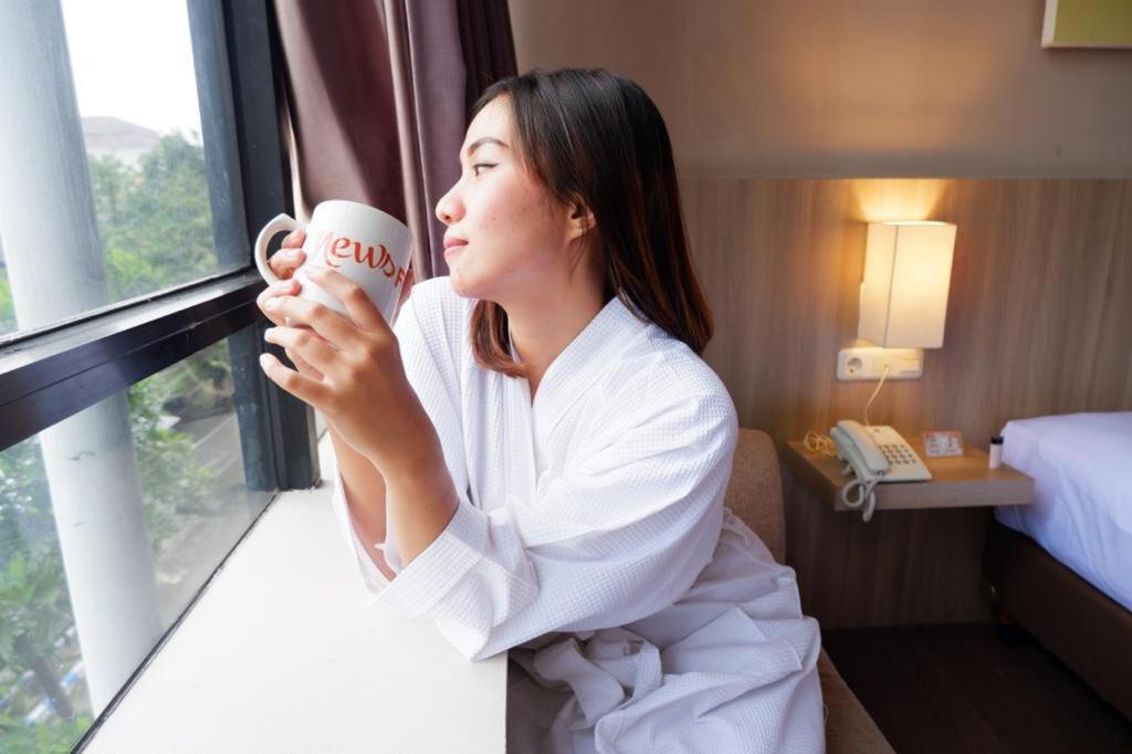 News Hotel Waru Sidoarjo Buitenkant foto