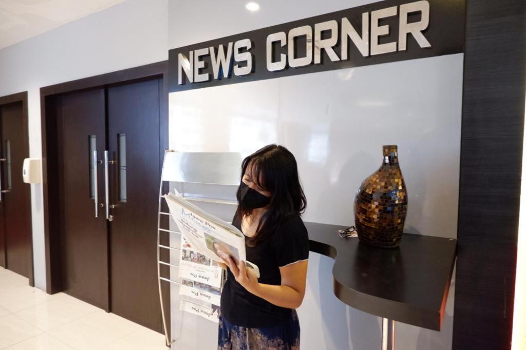News Hotel Waru Sidoarjo Buitenkant foto