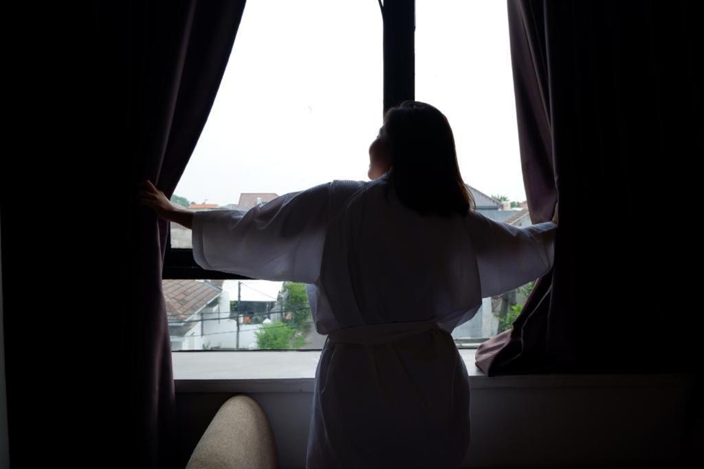 News Hotel Waru Sidoarjo Buitenkant foto