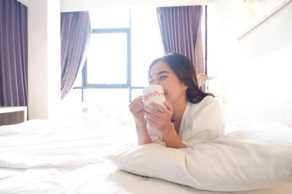 News Hotel Waru Sidoarjo Buitenkant foto