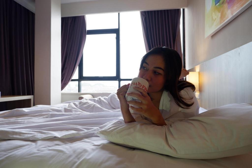 News Hotel Waru Sidoarjo Buitenkant foto