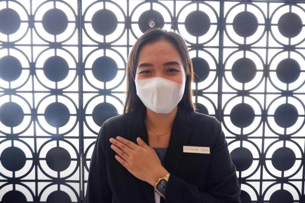 News Hotel Waru Sidoarjo Buitenkant foto
