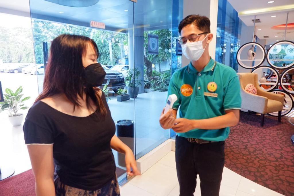 News Hotel Waru Sidoarjo Buitenkant foto