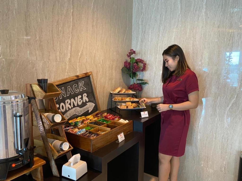 News Hotel Waru Sidoarjo Buitenkant foto
