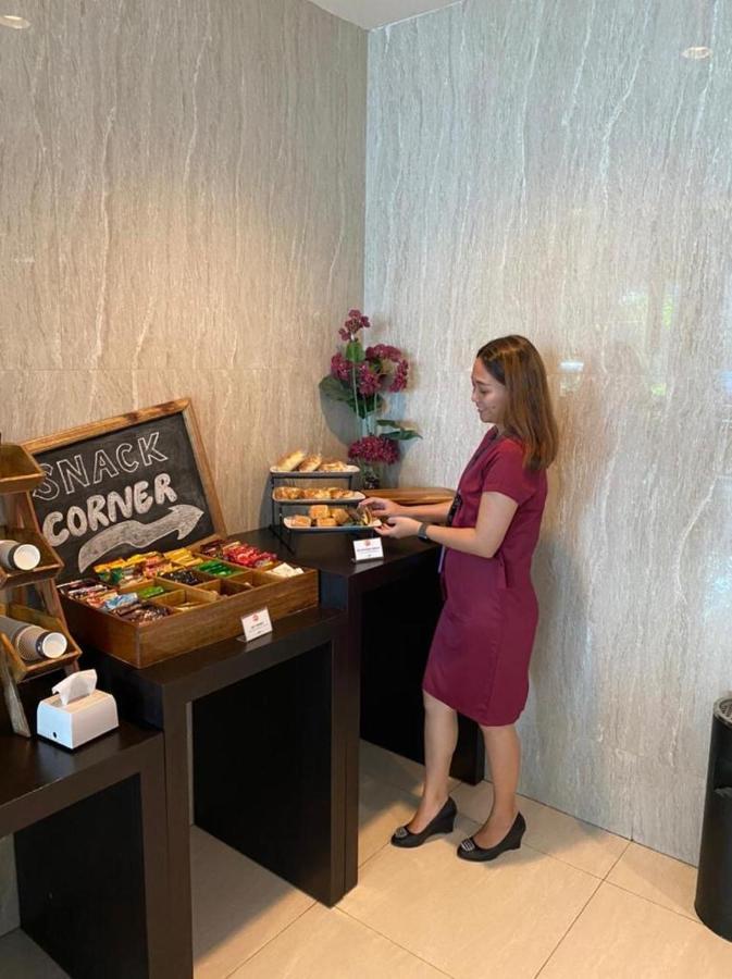 News Hotel Waru Sidoarjo Buitenkant foto