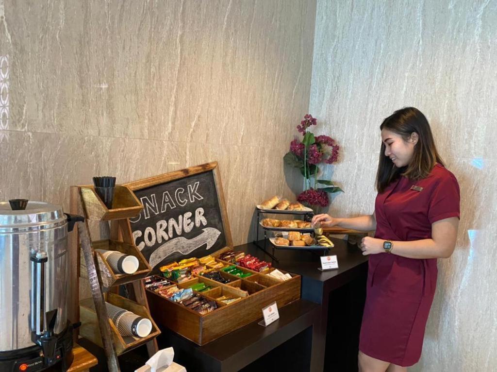 News Hotel Waru Sidoarjo Buitenkant foto
