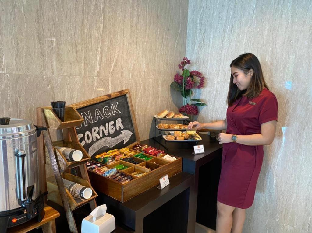 News Hotel Waru Sidoarjo Buitenkant foto