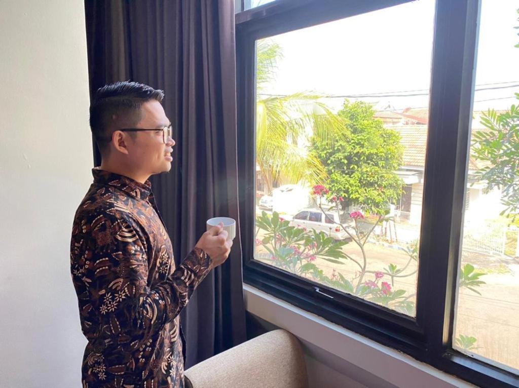 News Hotel Waru Sidoarjo Buitenkant foto