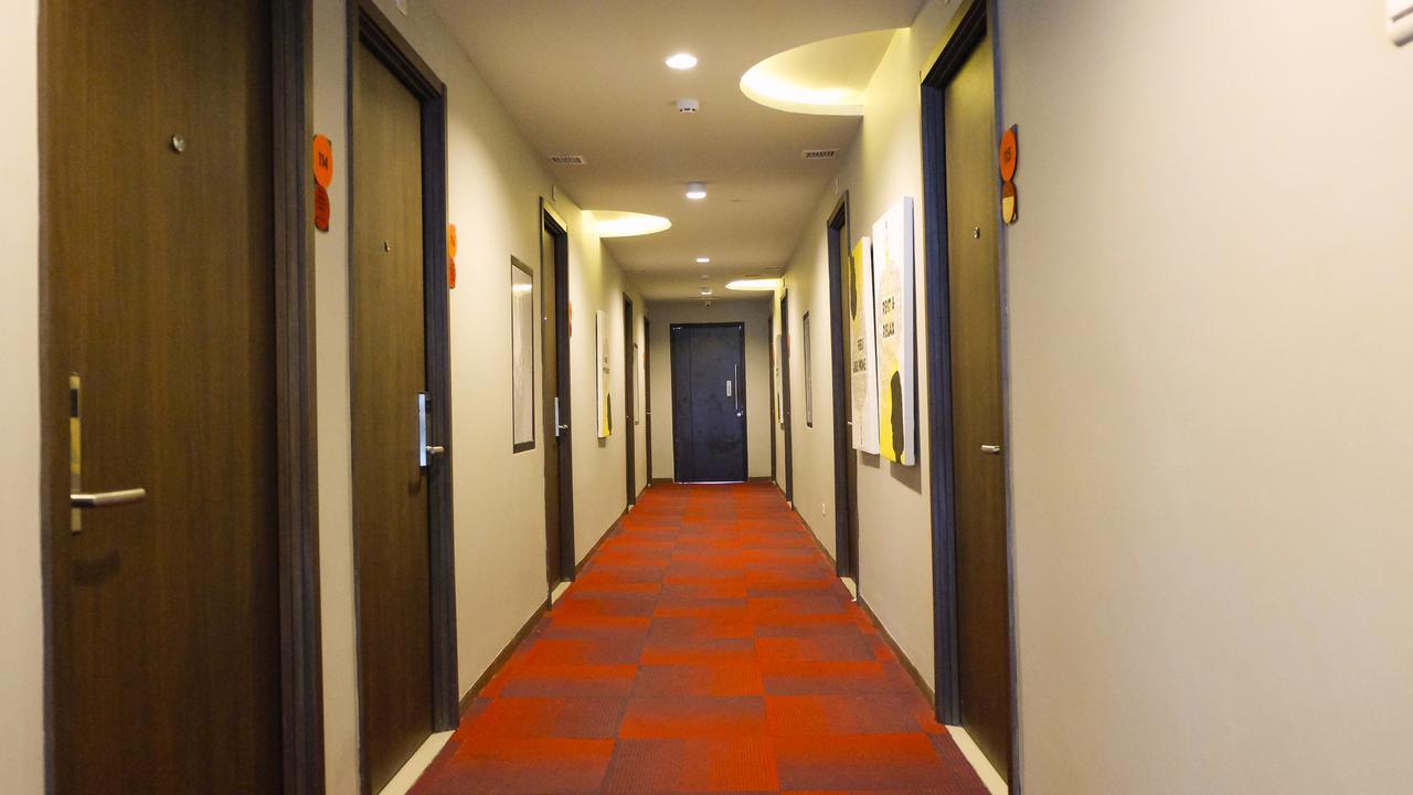 News Hotel Waru Sidoarjo Buitenkant foto