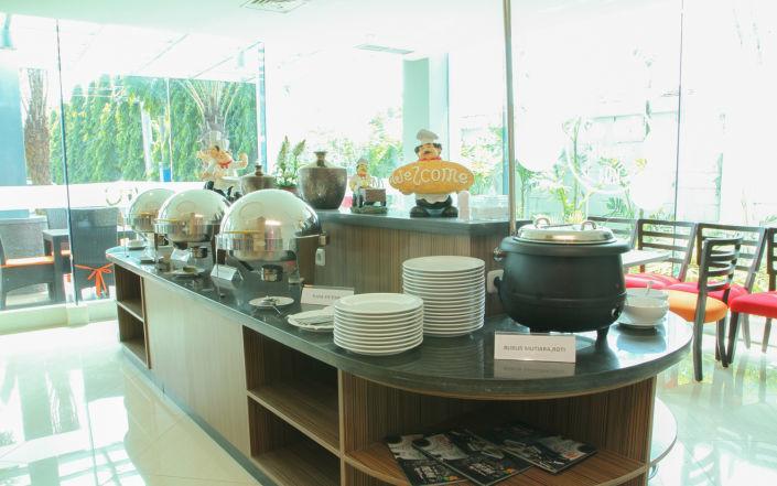 News Hotel Waru Sidoarjo Buitenkant foto
