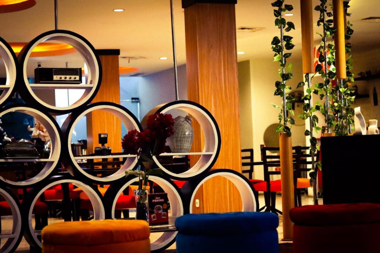 News Hotel Waru Sidoarjo Buitenkant foto