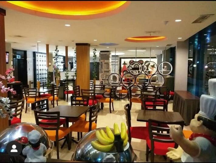 News Hotel Waru Sidoarjo Buitenkant foto